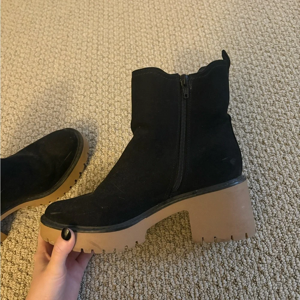 Universal Thread boot - Picture 2 of 4